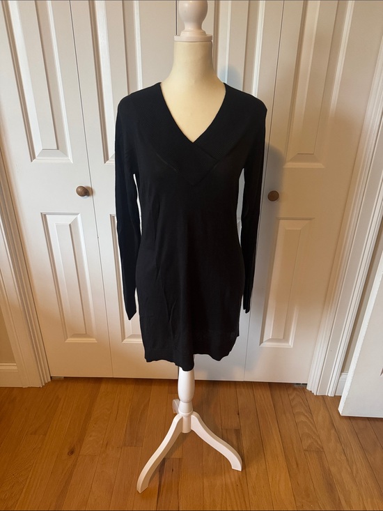 Elie Tahari Sweaters - Black Elie Tahari tunic style sweater